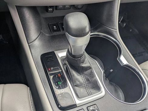 Used 2018 Toyota Highlander XLE image 12