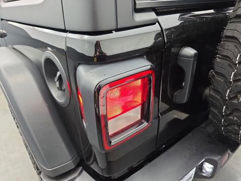 Used 2025 Jeep Wrangler Willys image 18