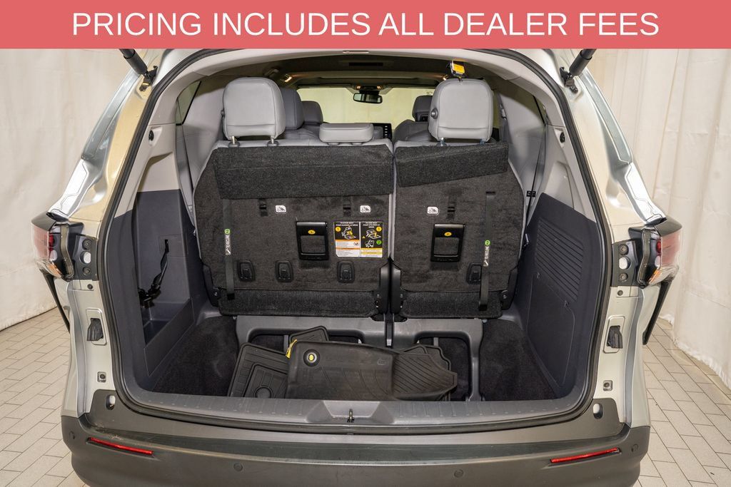 Certified 2023 Toyota Sienna XLE FWD image 5