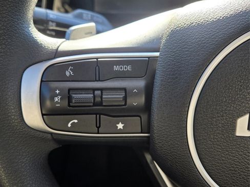 Used 2025 Kia Sportage LX image 19