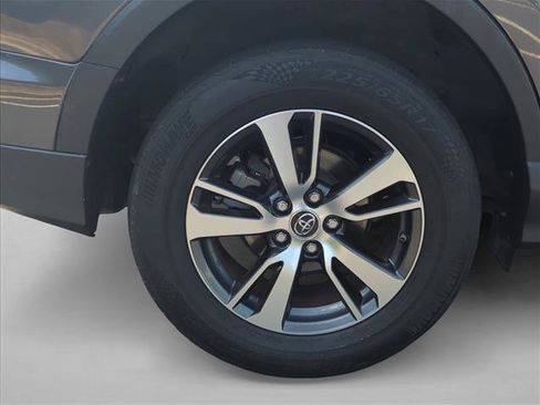 Used 2018 Toyota RAV4 XLE FWD image 7