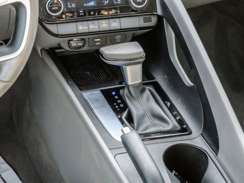 Used 2025 Hyundai Elantra Sport FWD image 27