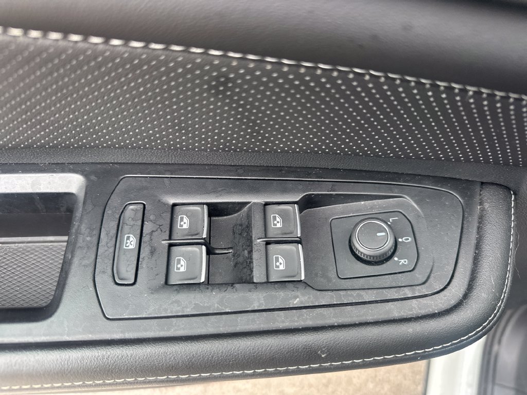 Used 2024 Volkswagen Atlas Cross Sport SE FWD image 19