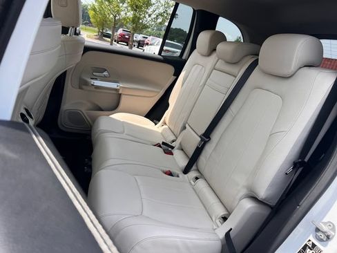 Used 2021 Mercedes-Benz GLB 250 w/ Premium Package image 17