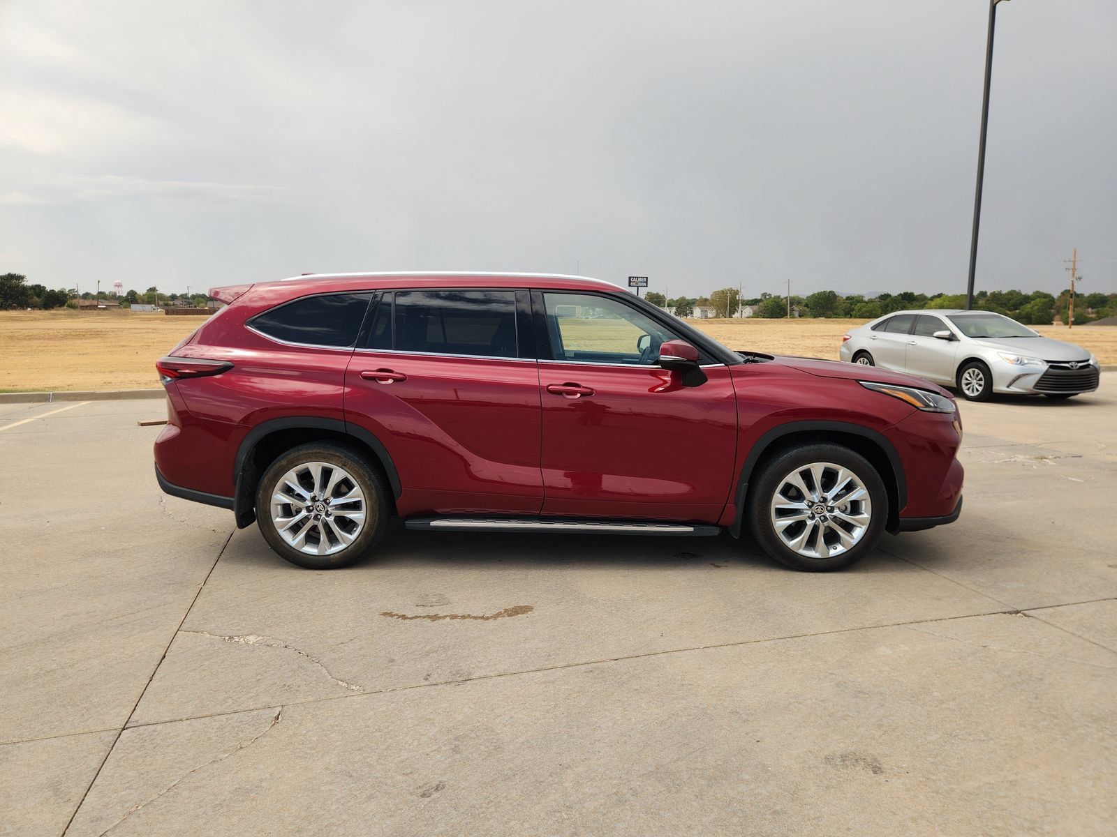 Used 2024 Toyota Highlander Limited AWD/4WD image 7