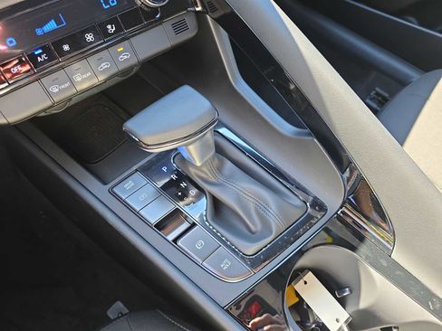 New 2025 Hyundai Elantra SEL image 14