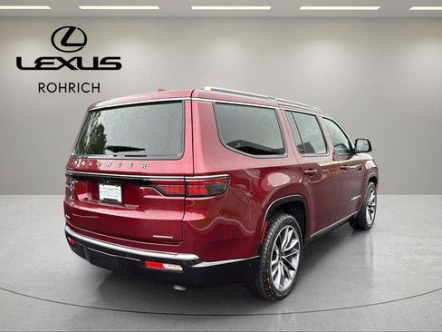 Used 2022 Jeep Wagoneer Series III w/ Premium Group I AWD/4WD image 6