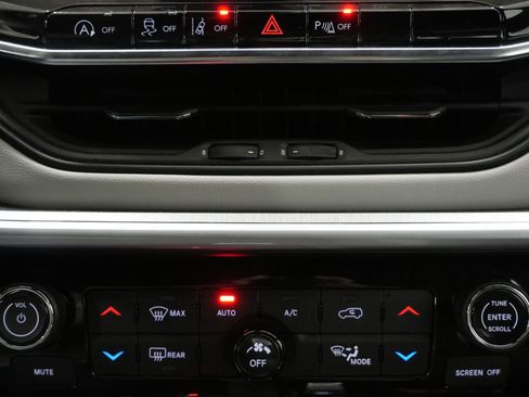 Used 2025 Jeep Compass Limited image 19