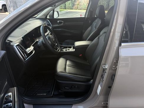 Used 2025 Kia Sorento EX AWD/4WD image 19