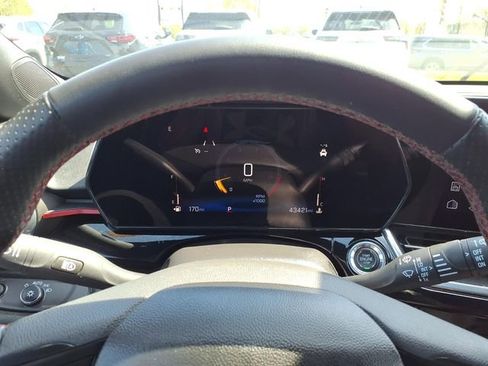 Used 2025 Chevrolet Trax RS w/ Driver Confidence Package image 10