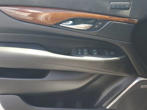 Used 2019 Cadillac Escalade Luxury AWD/4WD image 20