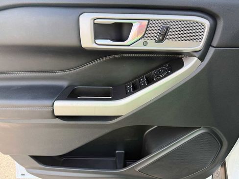 Used 2023 Ford Explorer Limited image 30