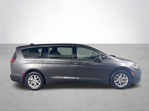 Certified 2023 Chrysler Pacifica Touring-L FWD image 6