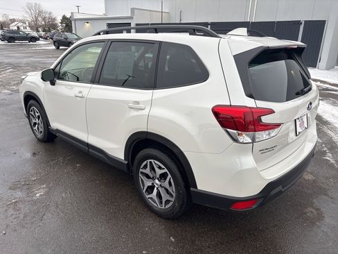 Certified 2023 Subaru Forester Premium image 5