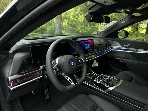 New 2025 BMW i7 xDrive60 image 12
