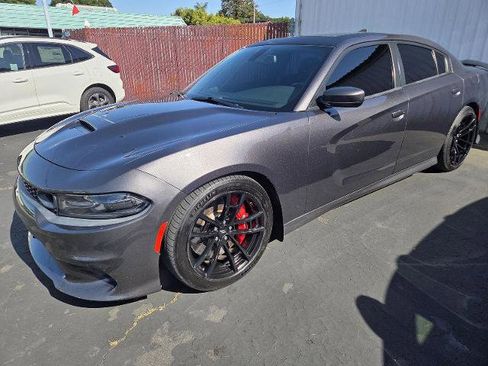 Used 2018 Dodge Charger R/T RWD image 1