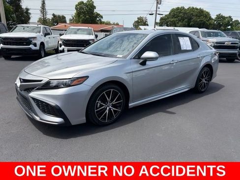 Used 2024 Toyota Camry SE FWD image 3