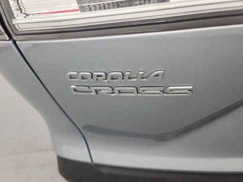 Used 2025 Toyota Corolla Cross LE image 11