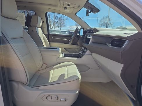 Used 2021 GMC Yukon Denali w/ Denali Premium Package image 25