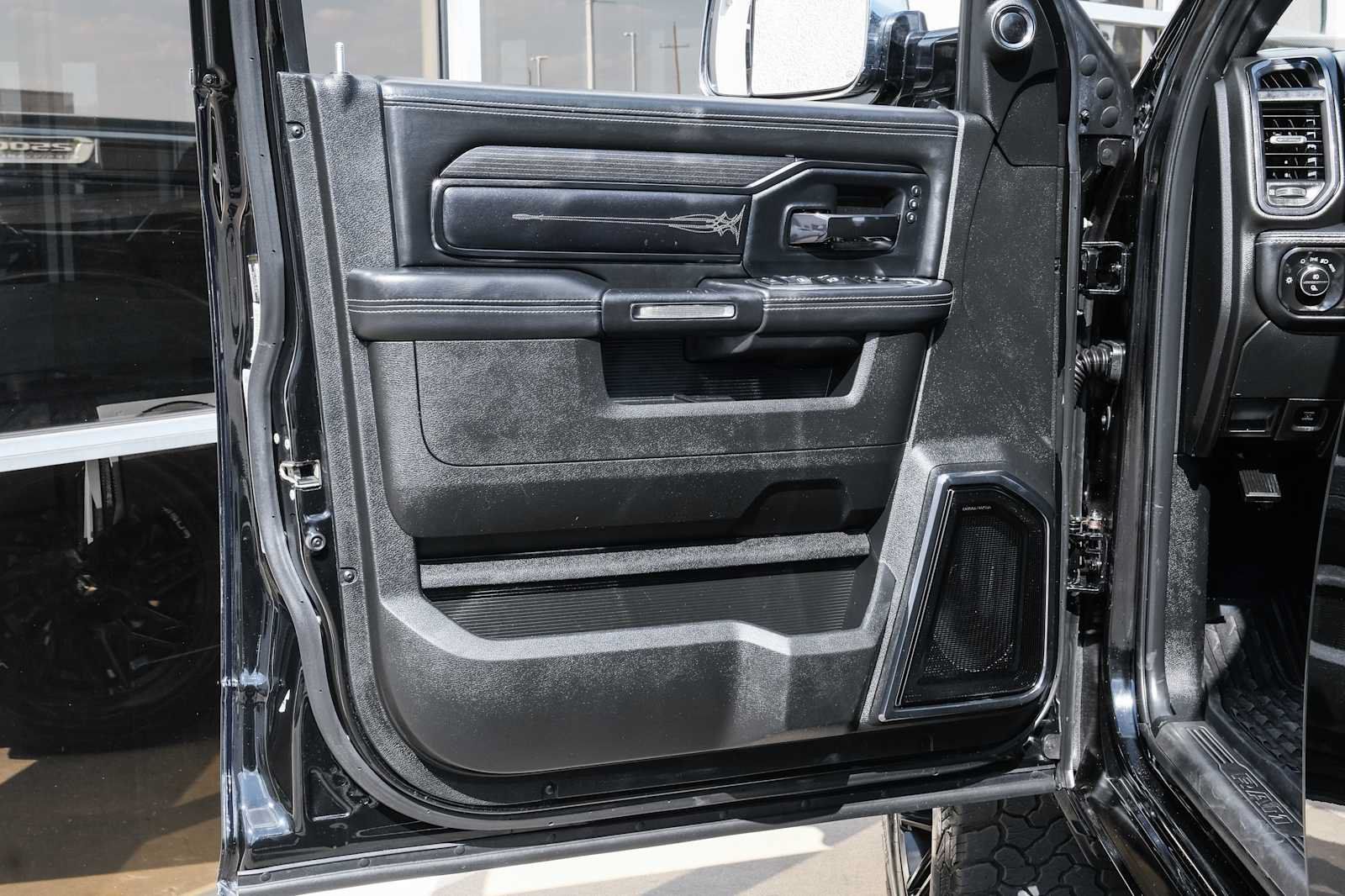 Used 2022 RAM 2500 Limited AWD/4WD image 36