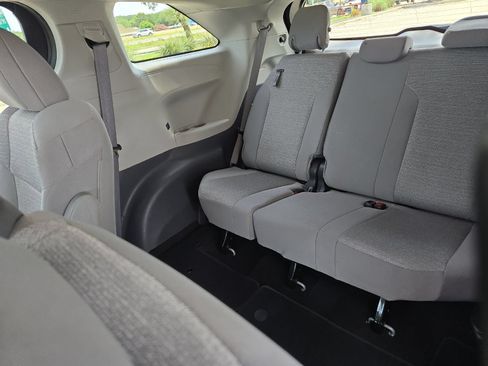 Used 2022 Toyota Sienna LE FWD image 14