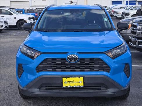 Used 2021 Toyota RAV4 LE FWD image 2