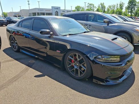 Used 2017 Dodge Charger R/T Scat Pack w/ Technology Group RWD image 4