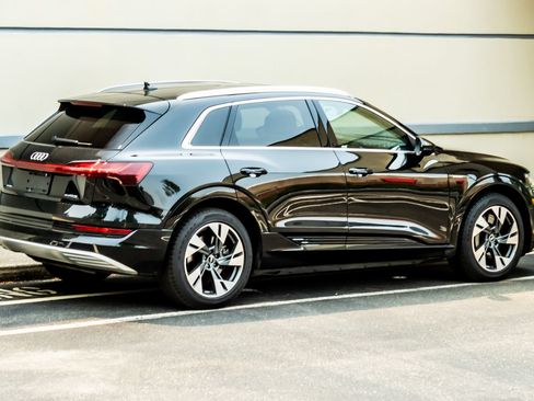 Used 2021 Audi e-tron Premium AWD/4WD image 8