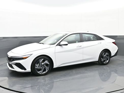 Certified 2024 Hyundai Elantra SEL w/ Convenience Package image 7