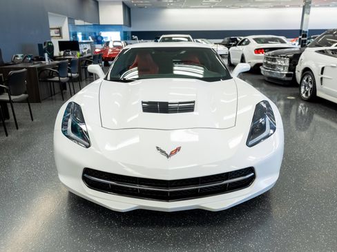 Used 2018 Chevrolet Corvette Stingray Coupe w/ 1LT RWD image 2