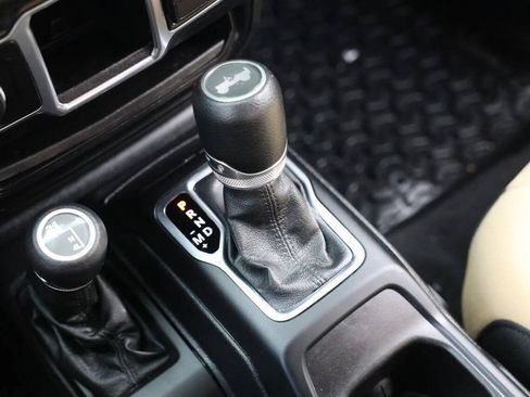 Used 2020 Jeep Wrangler Sport AWD/4WD image 23