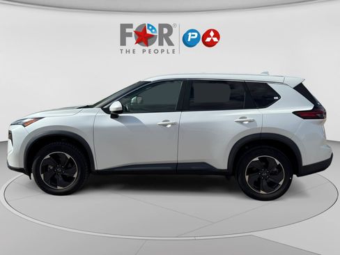 Used 2024 Nissan Rogue SV FWD image 2