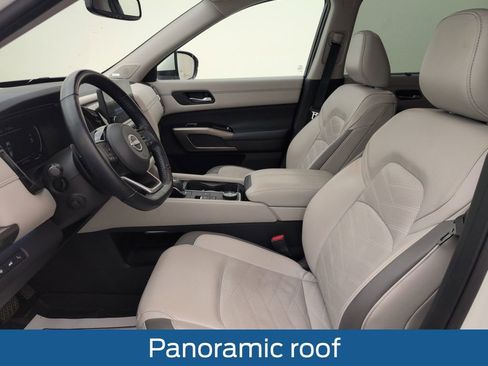 Used 2022 Nissan Pathfinder Platinum w/ Cargo Package image 4