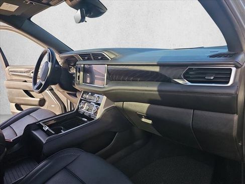 Used 2024 GMC Yukon XL Denali w/ Advanced Technology Package image 25