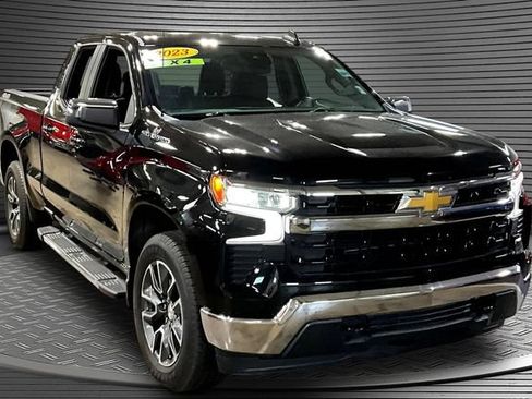 Used 2023 Chevrolet Silverado 1500 LT AWD/4WD image 3