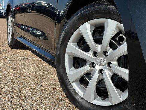 Used 2024 Toyota Corolla LE image 2