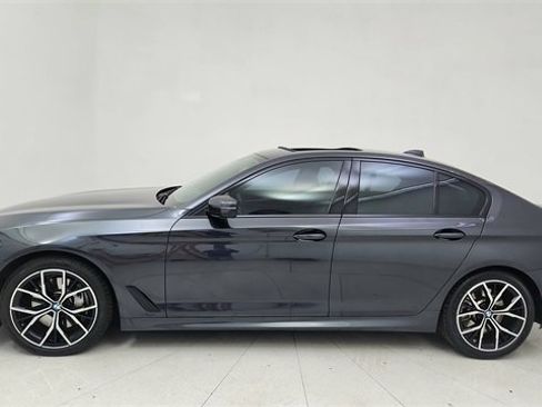 Used 2022 BMW 540i xDrive w/ Executive Package image 3