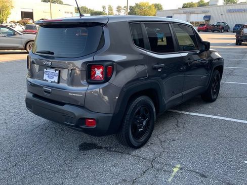 Used 2019 Jeep Renegade Sport FWD image 5