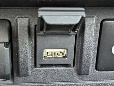 Used 2021 Toyota Tacoma Limited image 24