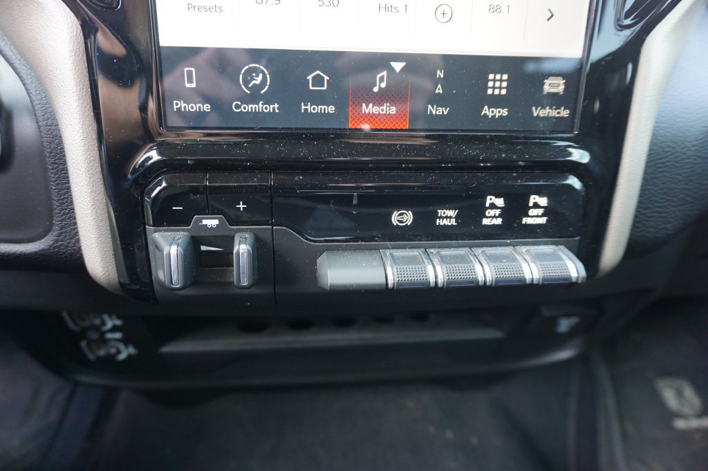 Used 2024 RAM 2500 Laramie AWD/4WD image 14