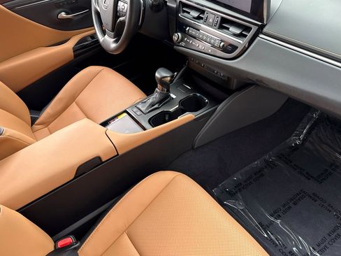 Certified 2025 Lexus ES 300h w/ Premium Package FWD image 32