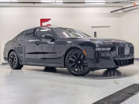 Used 2023 BMW 740i RWD image 2