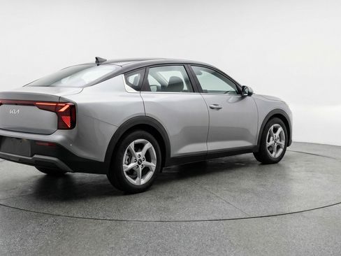 Used 2025 Kia K4 LXS image 9