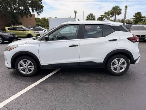 Used 2022 Nissan Kicks S FWD image 6