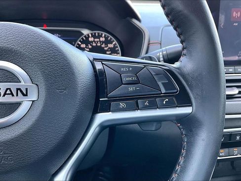 Used 2021 Nissan Altima 2.5 SR w/ SR Premium Package image 11