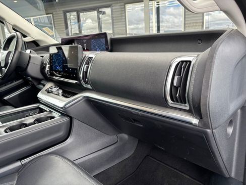 Used 2025 Ford Expedition Max Platinum AWD/4WD image 29