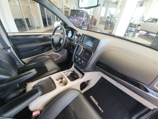 Used 2017 Dodge Grand Caravan SXT FWD image 15