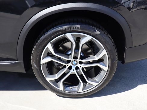 Used 2025 BMW X5 sDrive40i w/ Premium Package image 9