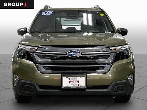Used 2025 Subaru Forester Premium AWD/4WD image 4