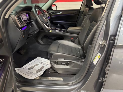 Used 2024 Volkswagen Atlas SEL AWD/4WD image 14
